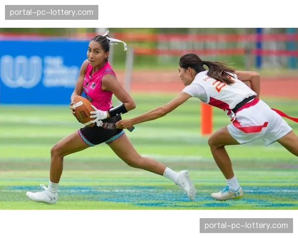 加拿大举办首届“北极光”女子触式橄榄球节