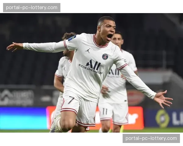 巴黎圣日耳曼3-0昂热客场完胜，李刚仁破门